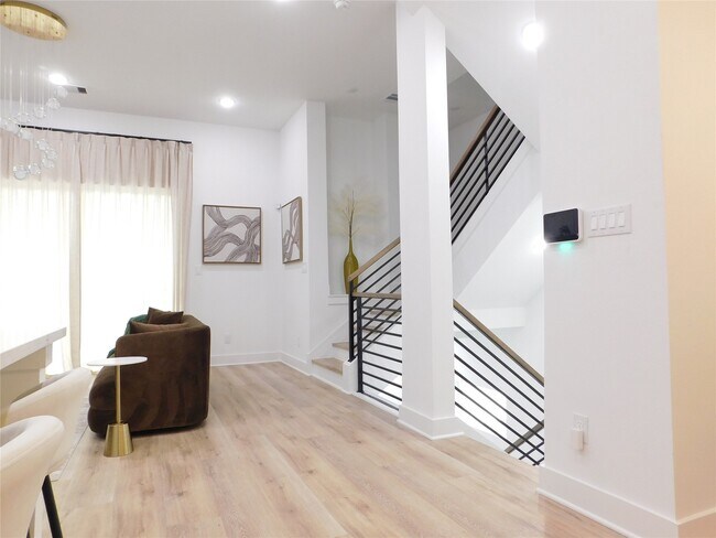 Building Photo - 3460 Bremond St