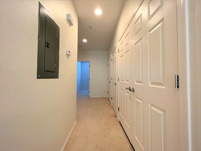 Building Photo - LIGHT, BRIGHT AND OPEN UPSTAIRS UNIT!