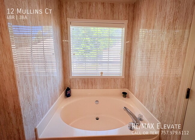 Building Photo - 12 Mullins Ct
