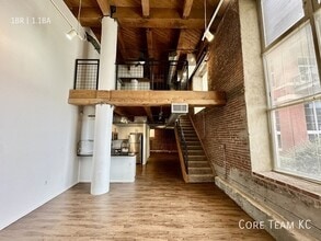 Building Photo - 202 W 5th St