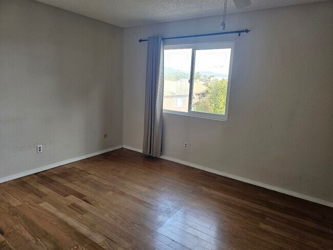 Building Photo - 1932 11th St