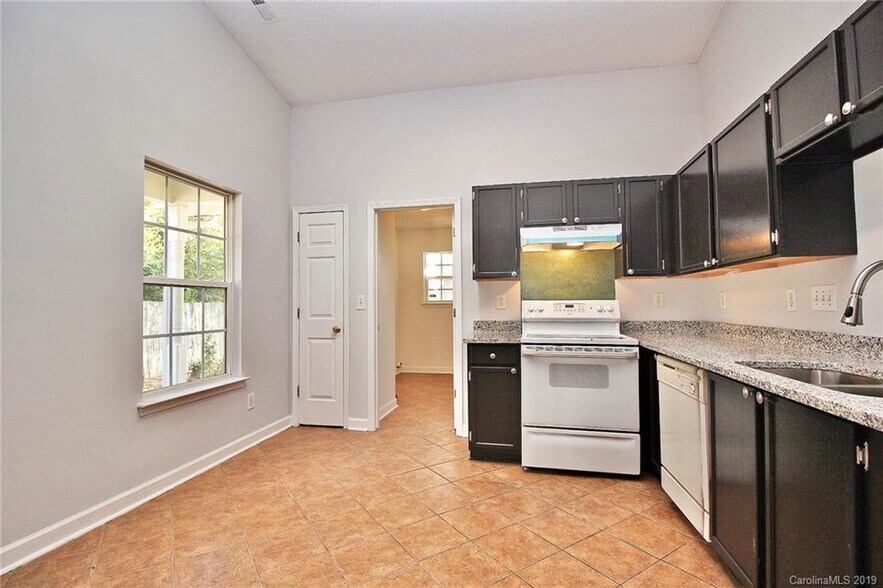 Building Photo - Room in Single Family Home on Tom Hunter Rd