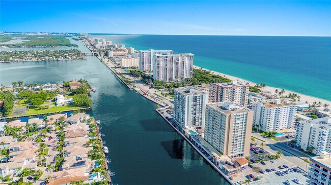 Building Photo - 1410 S Ocean Dr