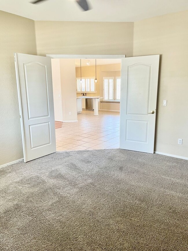 Building Photo - 3-6 Month Rental, Amazing Water Front Property With Private Pool!