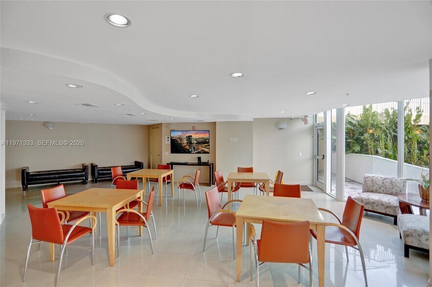 Building Photo - 3370 Hidden Bay Dr