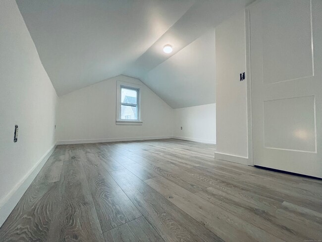 Building Photo - 317 Strawberry Hill Ave