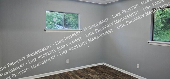 Building Photo - Fresh Painted 3 BR 1.5 BA in Red Bank for ...