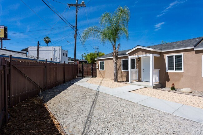 Building Photo - COMING SOON OCTOBER 10th!!! Renovated 2x2 ...