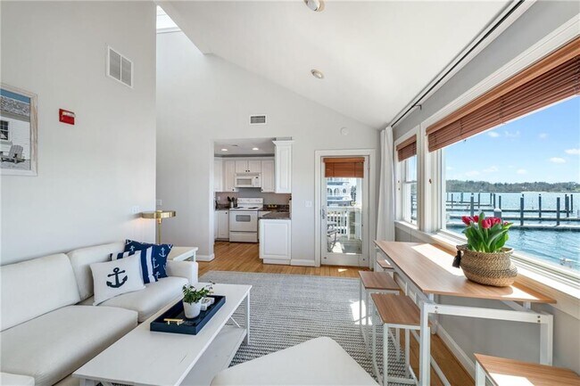 Primary Photo - 21 Brown and Howard Wharf