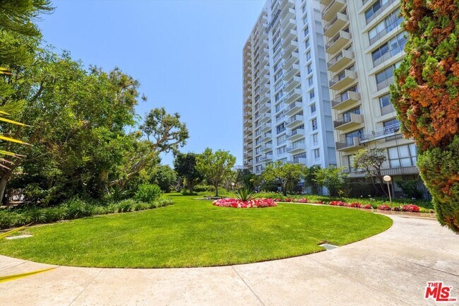 Building Photo - 2170 W Century Dr