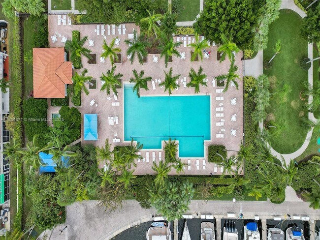 Building Photo - 3620 Yacht Club Dr