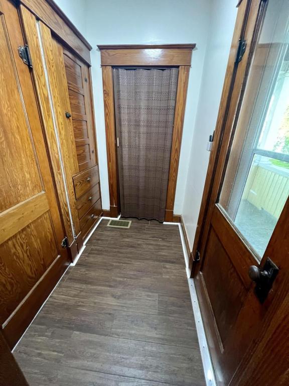 Building Photo - 301 Folts St