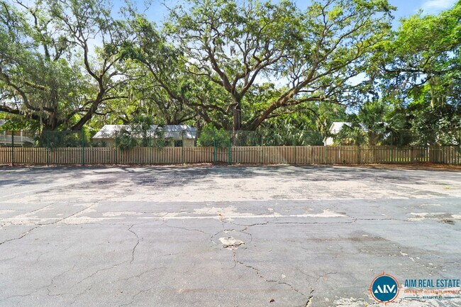 Building Photo - Move-In Ready 2 Bedroom Condo – Steps from Port Royal Sound - Available Now!