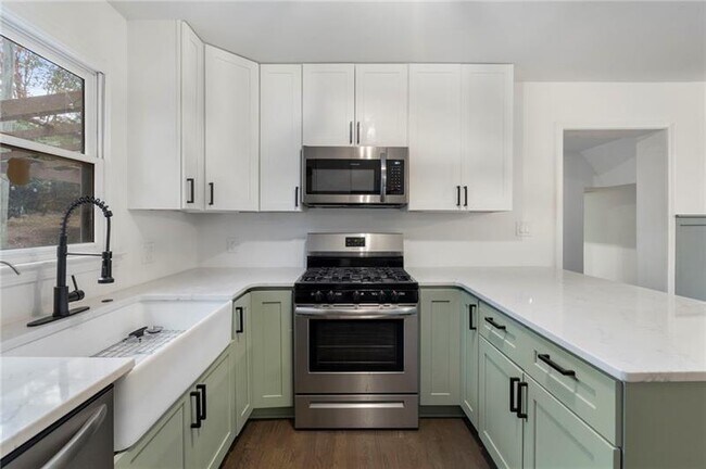 Building Photo - 3142 Chamblee Gap Rd