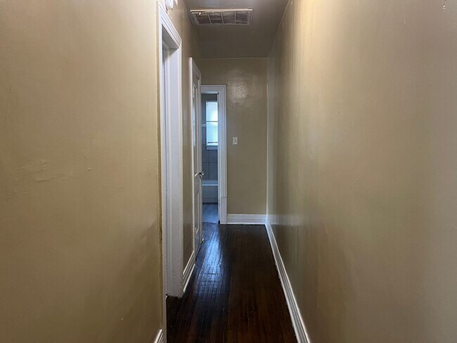 Building Photo - Charming 1 bed 1 bath 1930's bungalow in Midtown!
