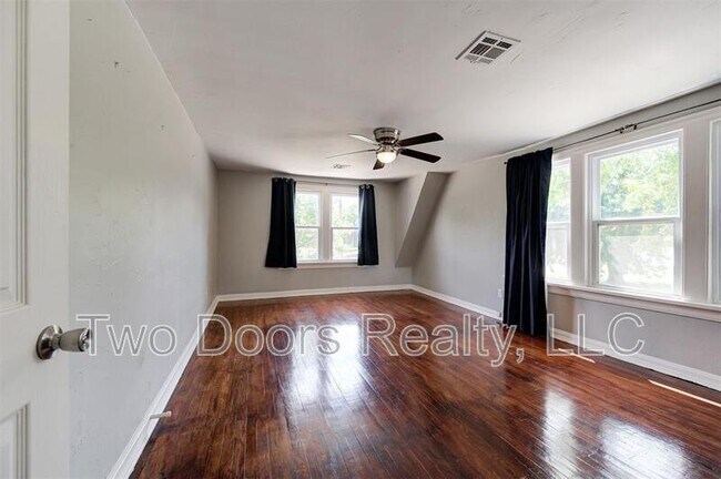 Building Photo - 2433 NW 18th St