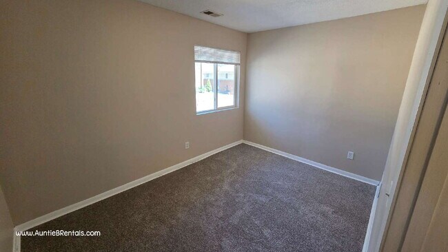 Building Photo - 3 Bedroom 1 Bath Multiplex Unit #4 – Columbia Heights