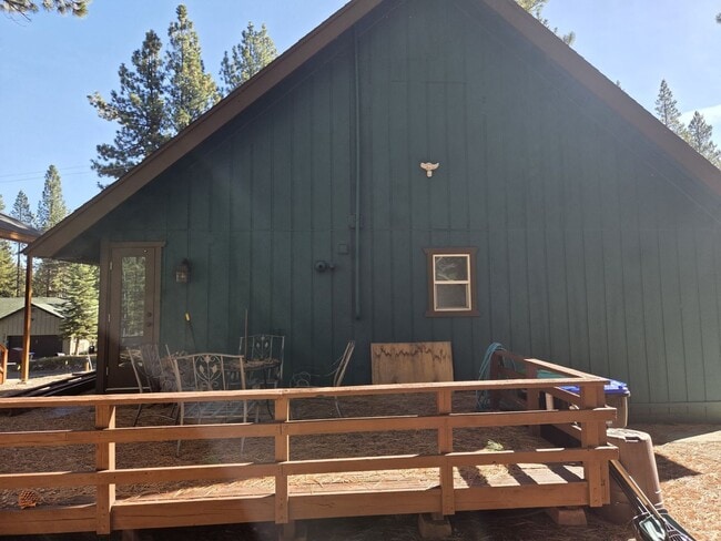 Building Photo - Quiet furnished cabin for ski lease