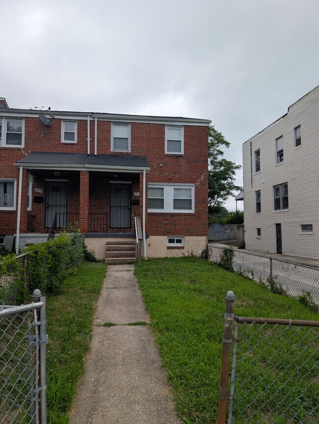 Building Photo - 3 Bedrooms 2 Bathrooms 21206