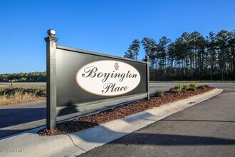 Building Photo - Townhome in Midway Park - Boyington Place!