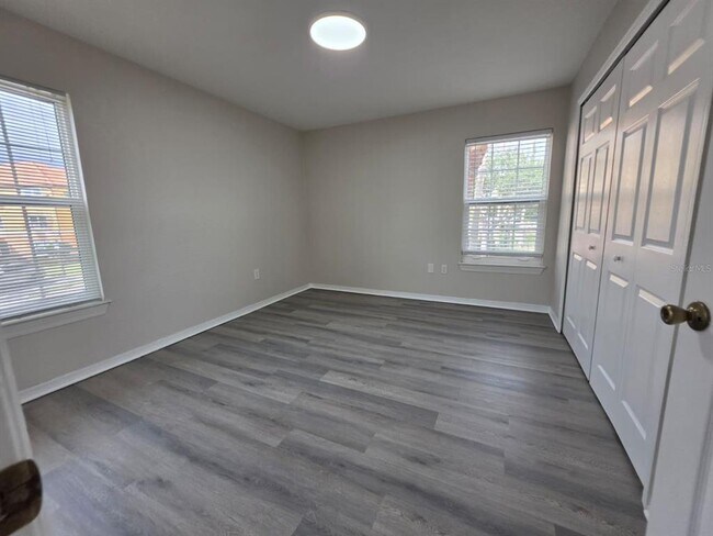 Building Photo - 5483 Vineland Rd