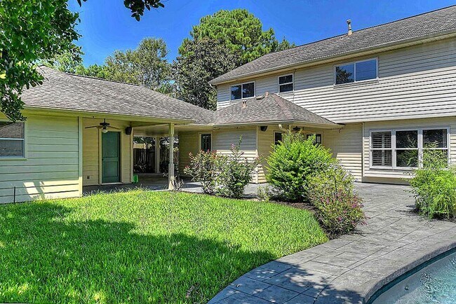 Building Photo - 14627 Carolcrest Dr