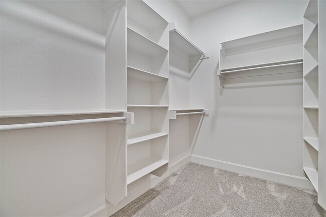 Building Photo - 508 W Persimmon St