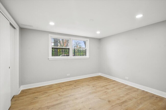 Building Photo - 2623 W Arthur Ave