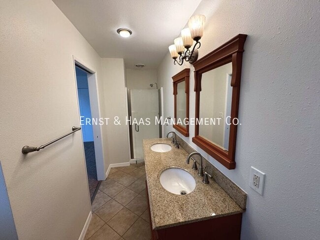 Building Photo - 242 1/2 Belmont Ave.-