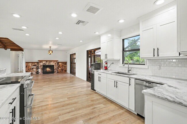 Building Photo - 3200 N Tropical Trail