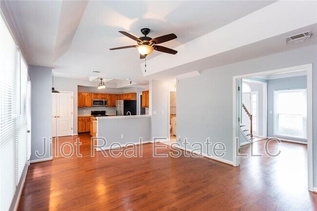 Building Photo - 483 Mountain Oaks Pkwy