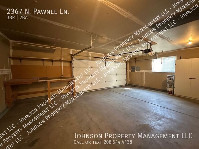 Building Photo - 2367 N Pawnee Ln