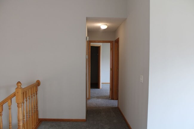 Building Photo - 403 Meadow Ln