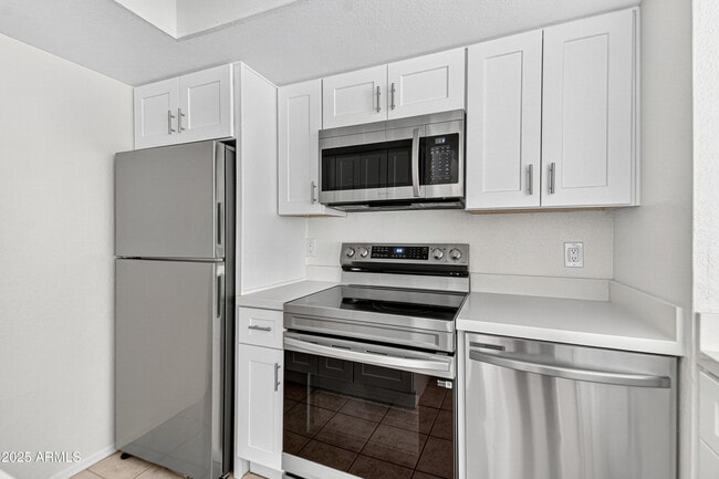 Building Photo - 4850 E Desert Cove Ave