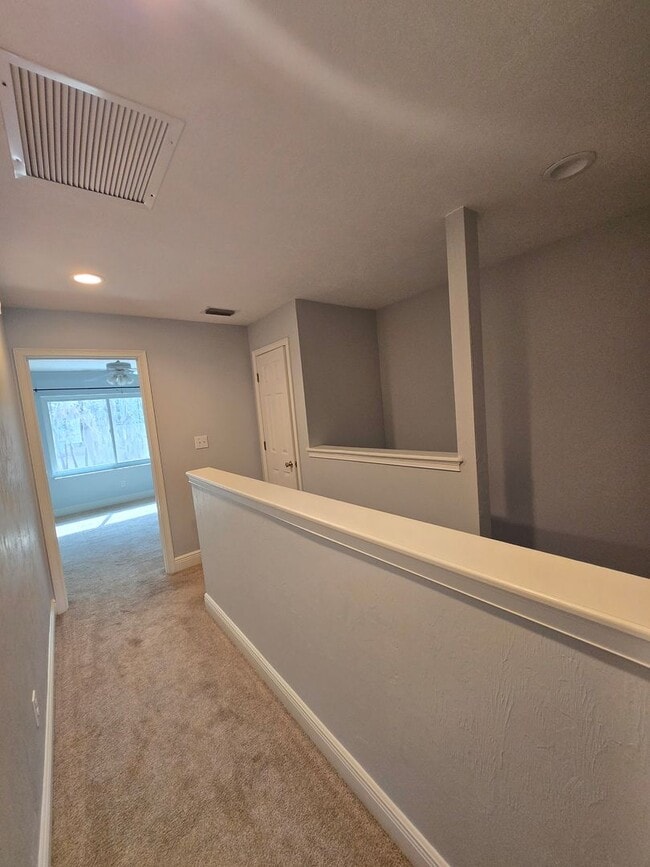 Building Photo - 3BR/3BA Two-Story Quad – Prime Location & Move-In Ready!