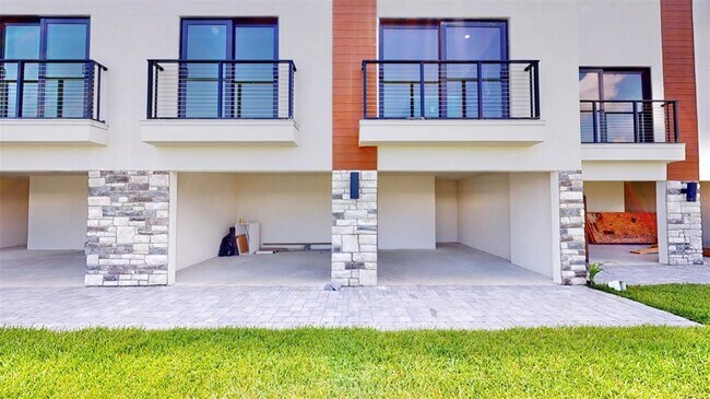 Building Photo - 771 Gran Kaymen Way