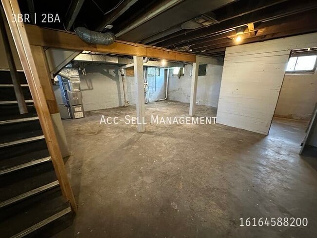 Building Photo - 848 Henry Ave SE