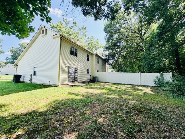 Building Photo - 168 Stoney Dr