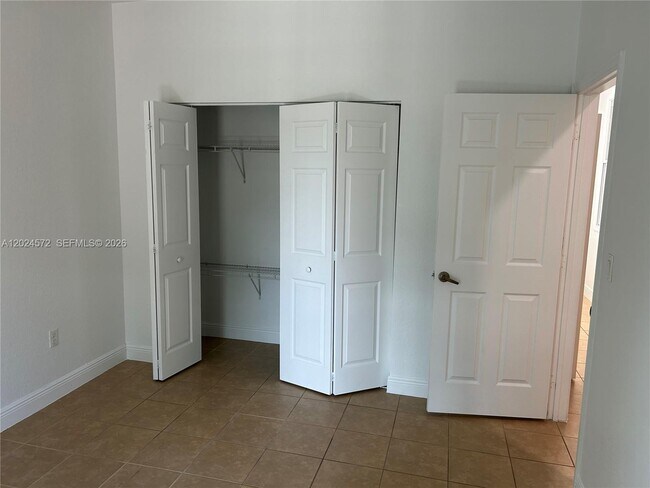 Building Photo - 1424 SW 147th Ave