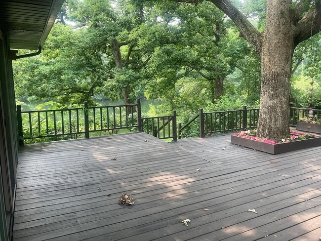 Building Photo - Beautiful Duplex Located in Serene, Wooded...
