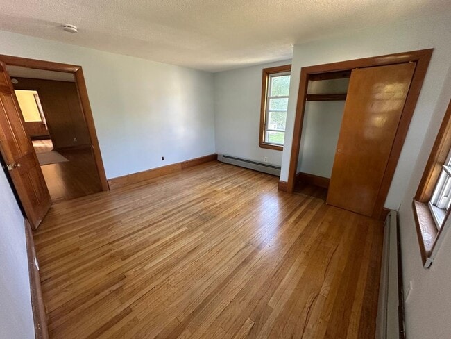 Building Photo - Updated Norwood 1st Floor Unit | Bright, S...