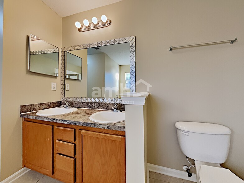 Building Photo - 3266 Woodglen Dr