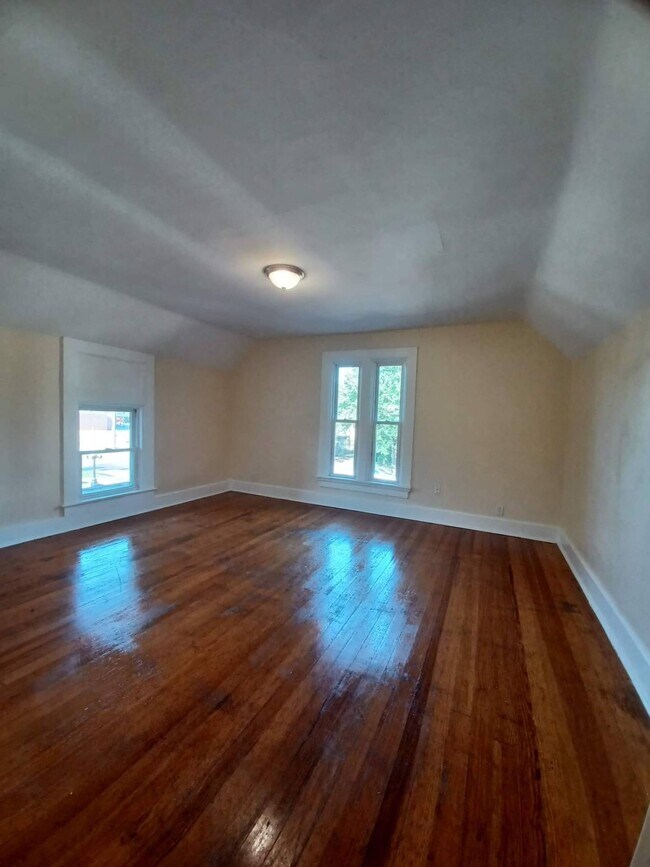 Building Photo - 119 N Longwood St