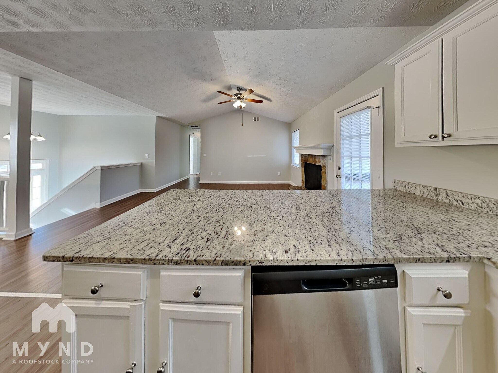 Building Photo - 375 Mountainview Dr