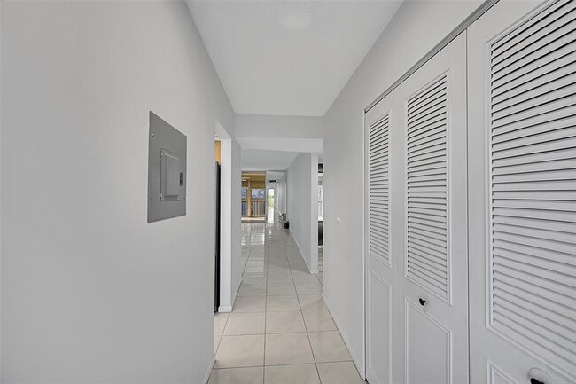 Building Photo - 14773 Cumberland Dr