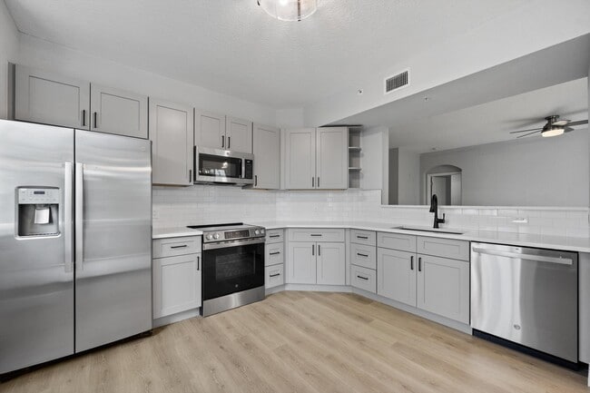 Building Photo - 11022 Legacy Dr