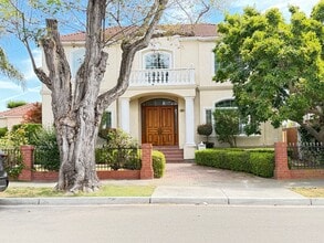 Building Photo - 738 Palmera Ct