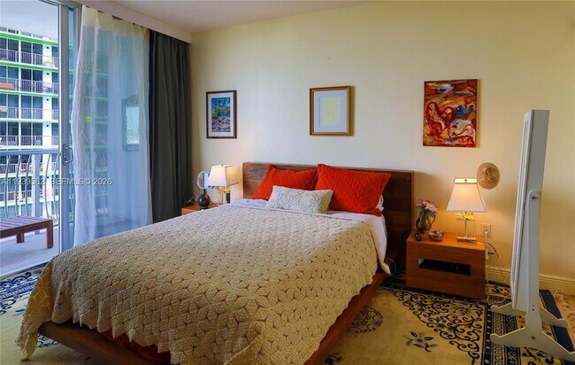 Building Photo - 1750 N Bayshore Dr