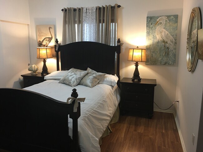 Bedroom (furnished demo) - 5325 Newcastle Ave