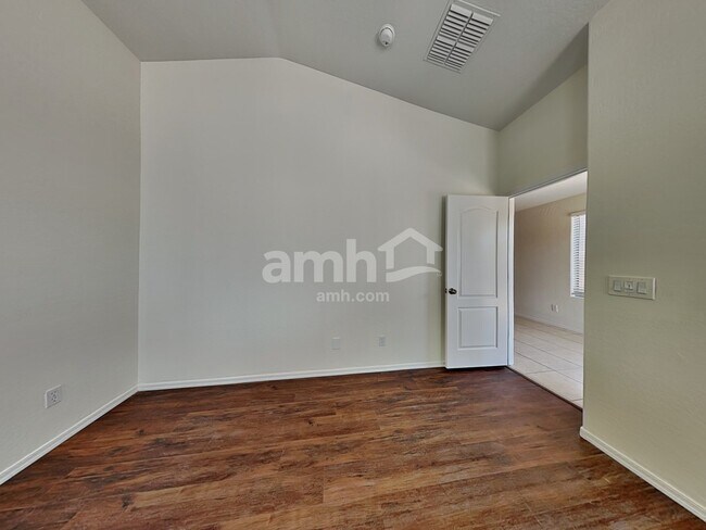 Building Photo - 11409 W Davis Ln